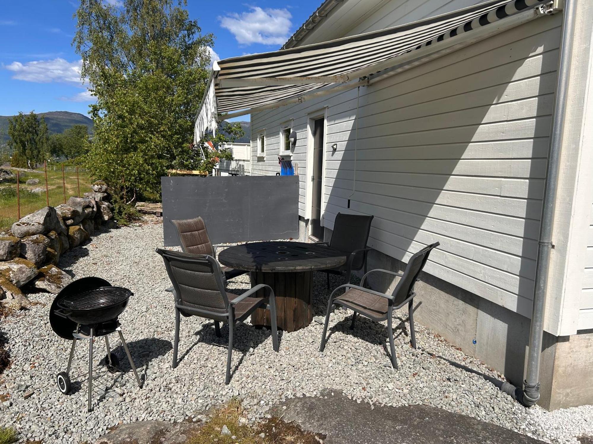 Puntsnes Apartmen Hjelmeland Екстер'єр фото
